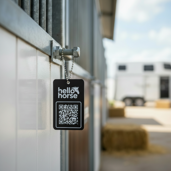 Square format black tag on stable without colourful elements